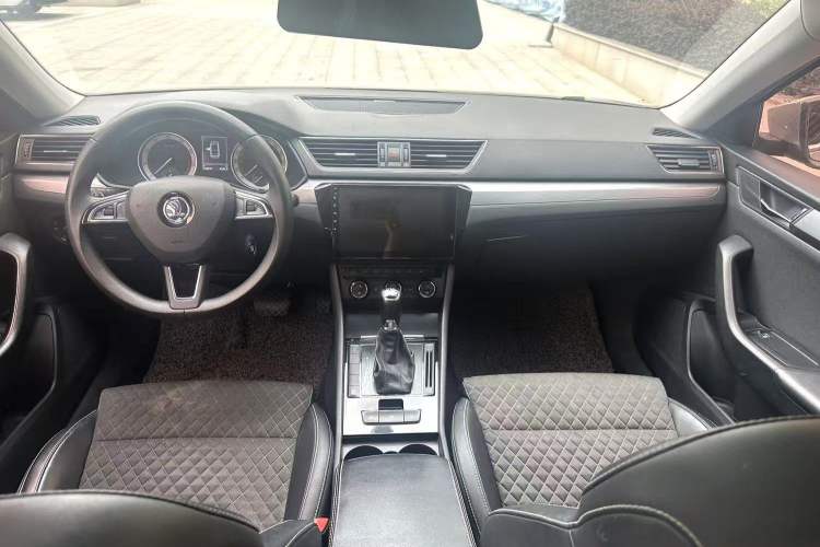 Used Skoda Superb 2018 TSI280 DSG Comfort Edition China V Standard Center Console