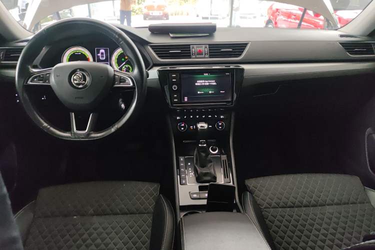 Used Skoda Superb 2018 TSI330 DSG Comfort Edition China VI Standard Center Console