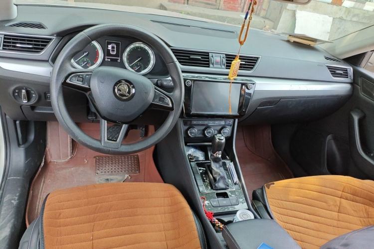Used Skoda Superb 2018 TSI280 DSG Comfort Edition China V Standard Center Console