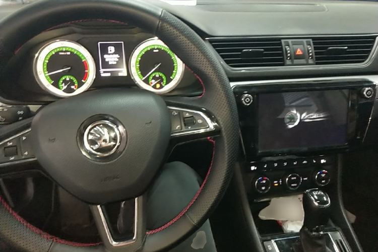 Used Skoda Superb 2018 TSI330 DSG Comfort Edition China V Standard Center Console