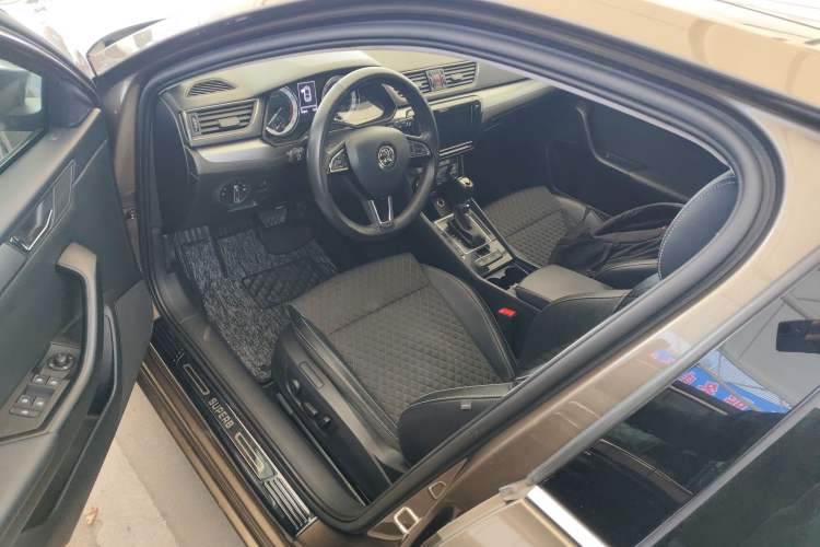 Used Skoda Superb 2018 TSI330 DSG Comfort Edition China VI Standard Driver Seat