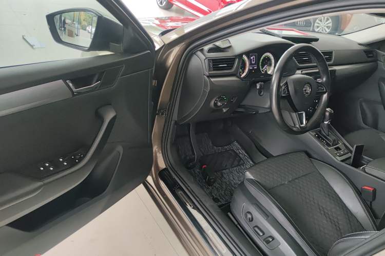Used Skoda Superb 2018 TSI330 DSG Comfort Edition China VI Standard Driver Seat