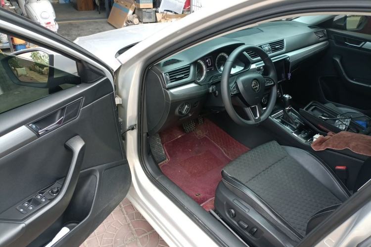 Used Skoda Superb 2018 TSI330 DSG Comfort Edition China V Standard Driver Seat