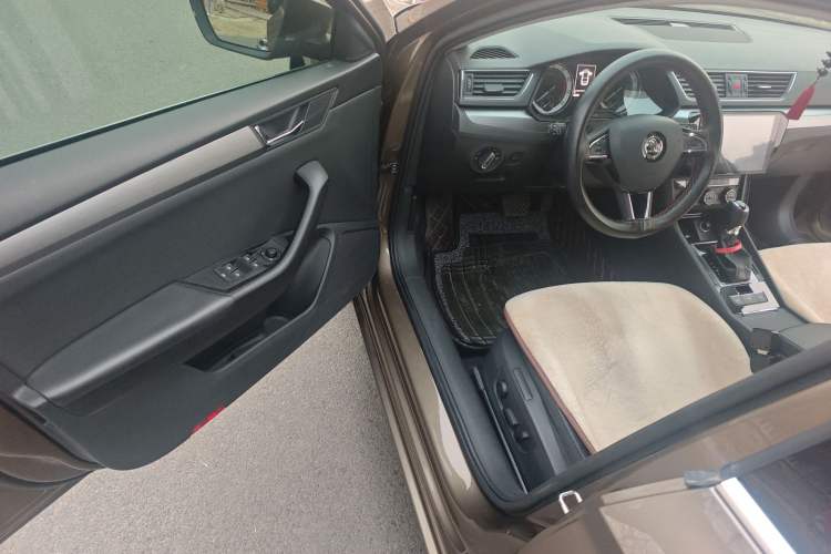 Used Skoda Superb 2018 TSI330 DSG Comfort Edition China V Standard Driver Seat