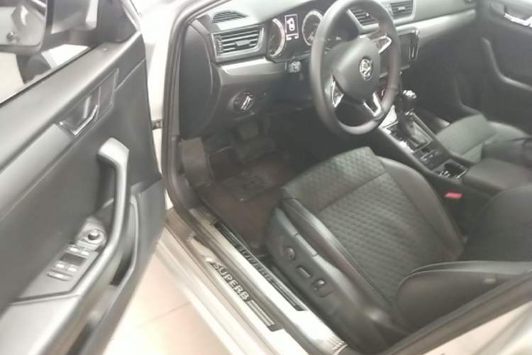 Used Skoda Superb 2018 TSI330 DSG Comfort Edition China V Standard Driver Seat