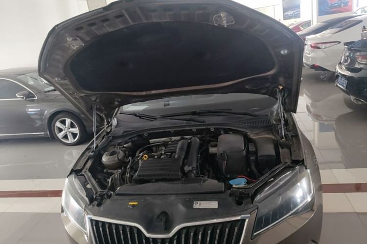 Used Skoda Superb 2018 TSI280 DSG Comfort Edition China V Standard Engine Bay
