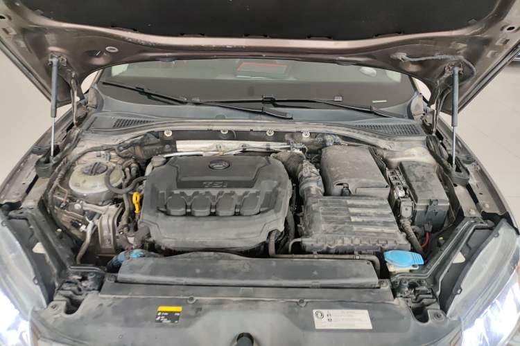 Used Skoda Superb 2018 TSI330 DSG Comfort Edition China VI Standard Engine Bay