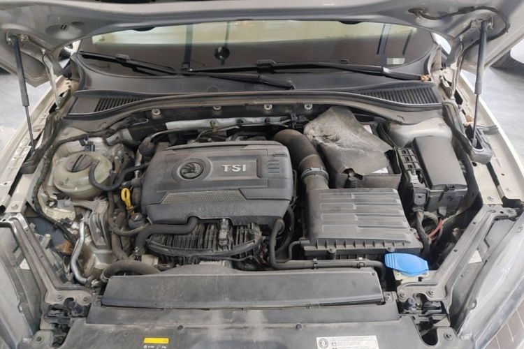 Used Skoda Superb 2018 TSI330 DSG Comfort Edition China V Standard Engine Bay