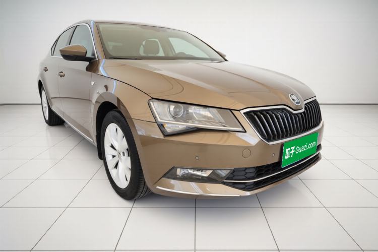 Used Skoda Superb 2018 TSI330 DSG Comfort Edition China VI Standard Front Right 45 Deg