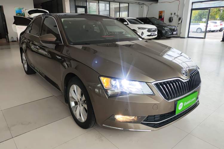 Used Skoda Superb 2018 TSI330 DSG Comfort Edition China VI Standard Front Right 45 Deg