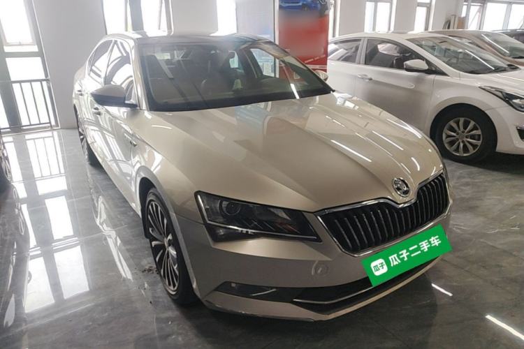 Used Skoda Superb 2018 TSI330 DSG Comfort Edition China V Standard Front Right 45 Deg