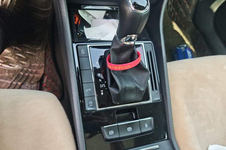 Used Skoda Superb 2018 TSI330 DSG Comfort Edition China V Standard Gear Lever