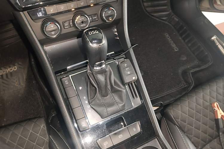 Used Skoda Superb 2018 TSI280 DSG Comfort Edition China V Standard Gear Lever