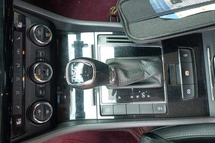 Used Skoda Superb 2018 TSI330 DSG Comfort Edition China V Standard Gear Lever