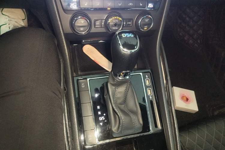 Used Skoda Superb 2018 TSI330 DSG Comfort Edition China V Standard Gear Lever
