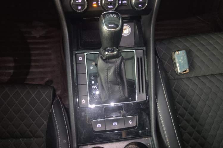Used Skoda Superb 2018 TSI330 DSG Comfort Edition China V Standard Gear Lever