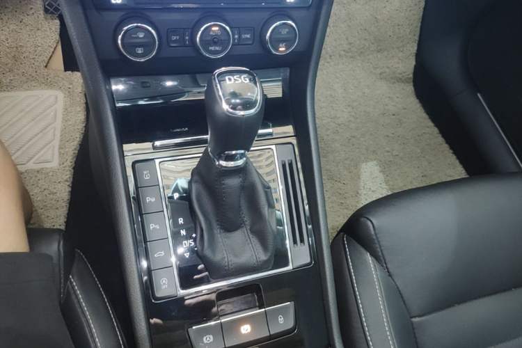 Used Skoda Superb 2018 TSI330 DSG Luxury Edition China V Standard Gear Lever