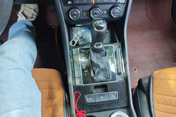 Used Skoda Superb 2018 TSI280 DSG Comfort Edition China V Standard Gear Lever