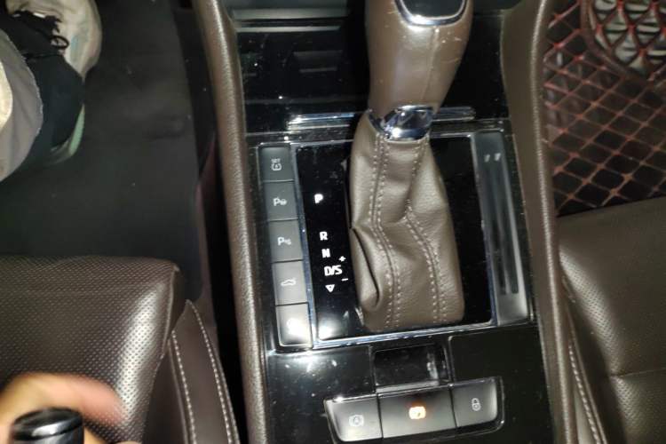 Used Skoda Superb 2018 TSI380 DSG Flagship Edition China V Standard Gear Lever
