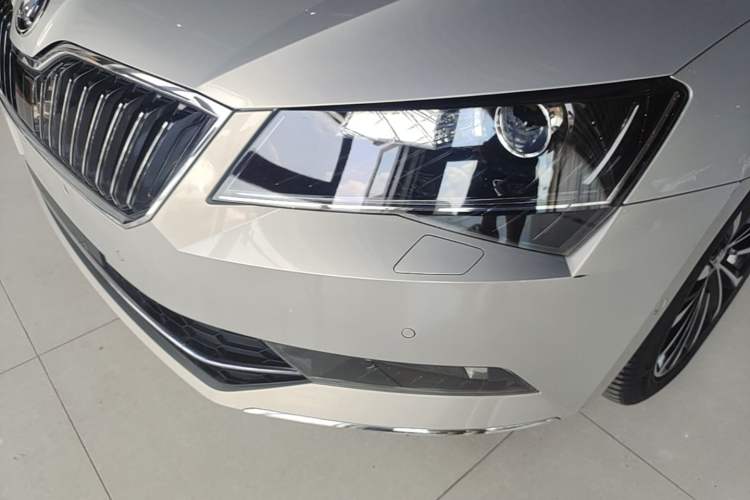 Used Skoda Superb 2018 TSI330 DSG Luxury Edition China V Standard Left Front Headlight