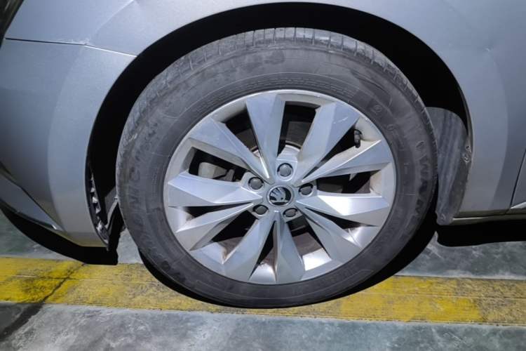 Used Skoda Superb 2018 TSI280 DSG Comfort Edition China V Standard Left Front Wheel Hub