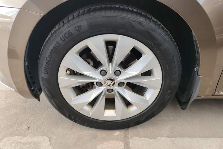 Used Skoda Superb 2018 TSI330 DSG Comfort Edition China VI Standard Left Front Wheel Hub