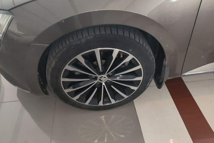 Used Skoda Superb 2018 TSI280 DSG Comfort Edition China V Standard Left Front Wheel Hub