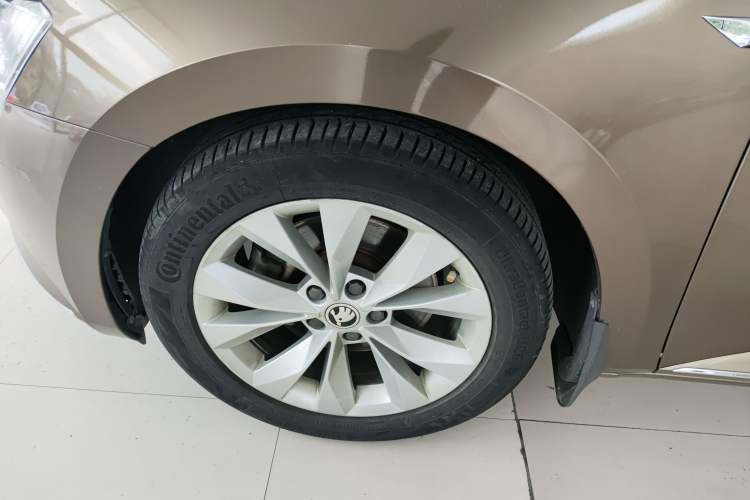Used Skoda Superb 2018 TSI330 DSG Comfort Edition China VI Standard Left Front Wheel Hub