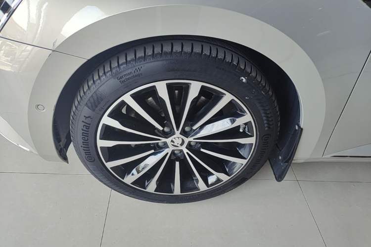 Used Skoda Superb 2018 TSI330 DSG Luxury Edition China V Standard Left Front Wheel Hub