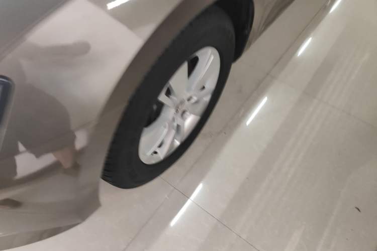 Used Skoda Superb 2018 TSI280 DSG Standard Edition China V Emission Standard Left Front Wheel Hub