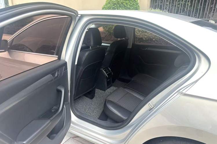 Used Skoda Superb 2018 TSI280 DSG Comfort Edition China V Standard Left Rear Seat