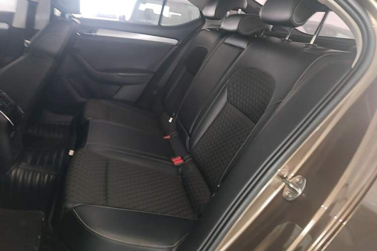 Used Skoda Superb 2018 TSI280 DSG Comfort Edition China V Standard Left Rear Seat