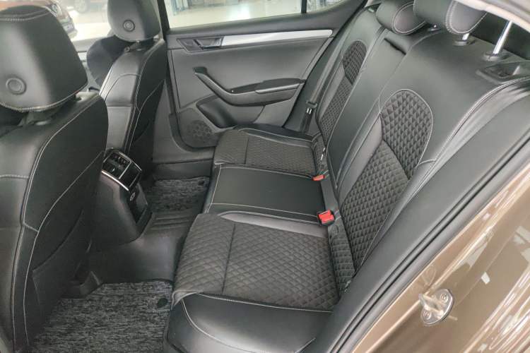 Used Skoda Superb 2018 TSI330 DSG Comfort Edition China VI Standard Left Rear Seat