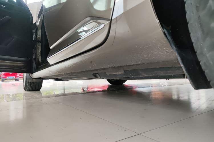 Used Skoda Superb 2018 TSI330 DSG Comfort Edition China VI Standard Left Side Sill