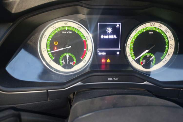 Used Skoda Superb 2018 TSI280 DSG Comfort Edition China V Standard Odometer Close Up