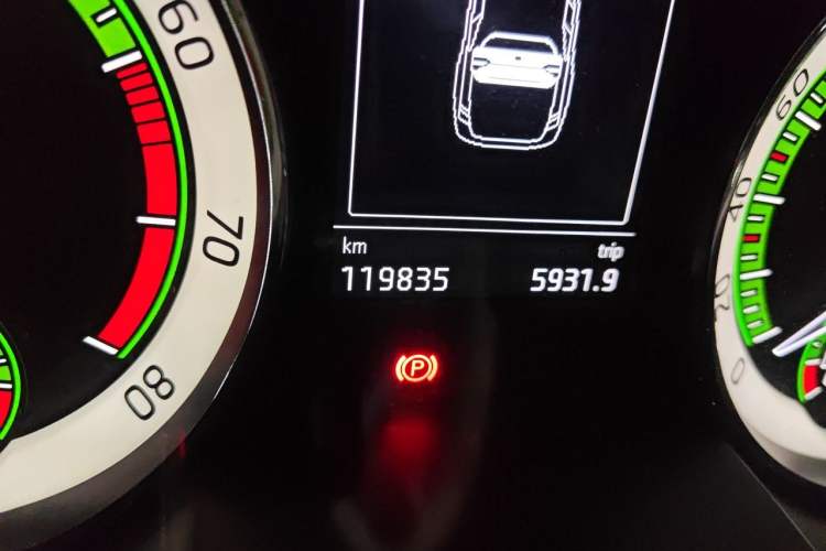 Used Skoda Superb 2018 TSI280 DSG Comfort Edition China V Standard Odometer Close Up