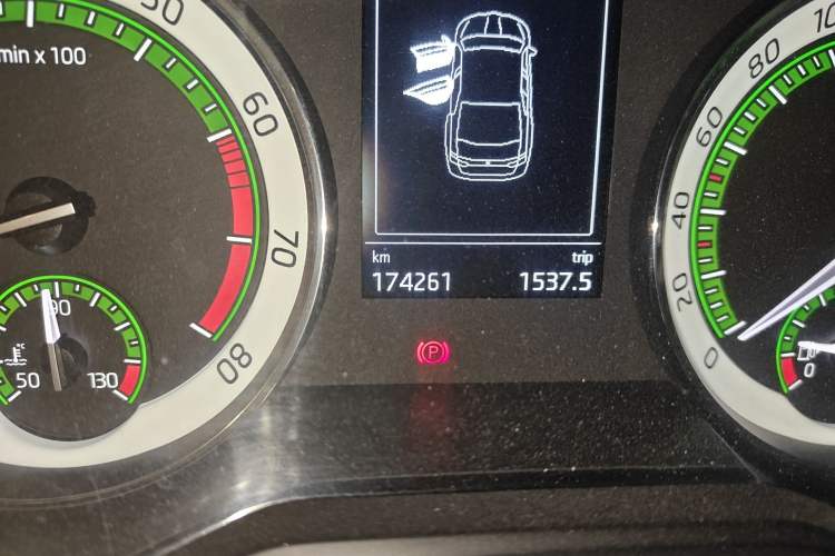 Used Skoda Superb 2018 TSI330 DSG Comfort Edition China V Standard Odometer Close Up