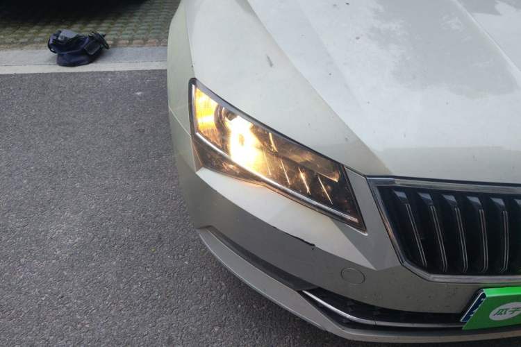 Used Skoda Superb 2018 TSI280 DSG Comfort Edition China V Standard Right Front Headlight
