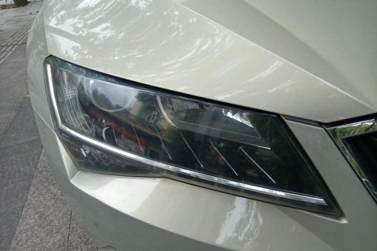 Used Skoda Superb 2018 TSI330 DSG Comfort Edition China V Standard Right Front Headlight
