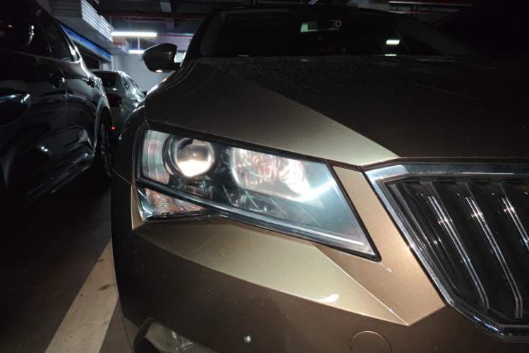 Used Skoda Superb 2018 TSI280 DSG Comfort Edition China V Standard Right Front Headlight