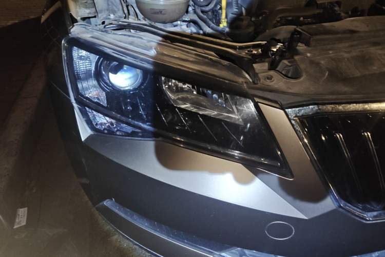 Used Skoda Superb 2018 TSI330 DSG Comfort Edition China V Standard Right Front Headlight