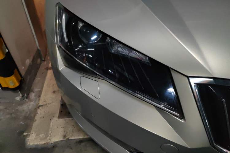 Used Skoda Superb 2018 TSI380 DSG Flagship Edition China V Standard Right Front Headlight