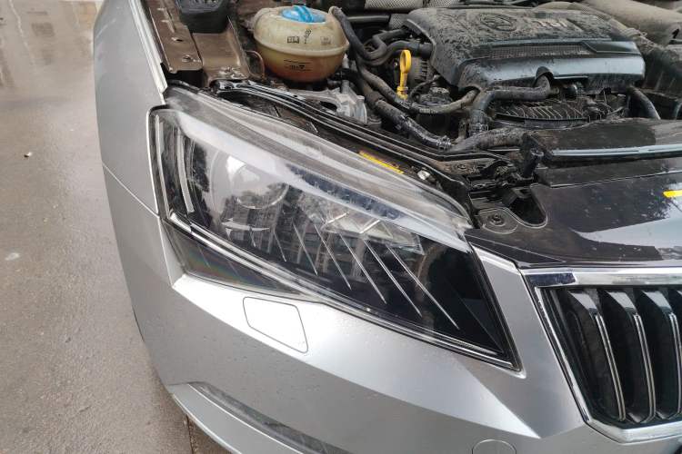 Used Skoda Superb 2018 TSI330 DSG Luxury Edition China V Standard Right Front Headlight