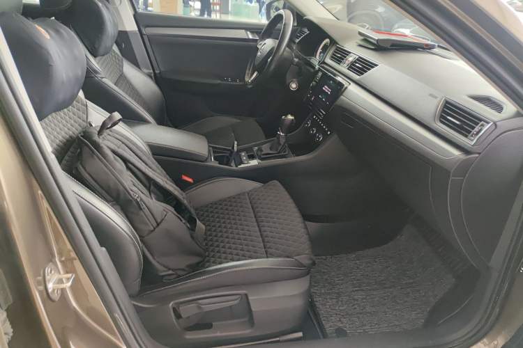 Used Skoda Superb 2018 TSI330 DSG Comfort Edition China VI Standard Right Front Seat