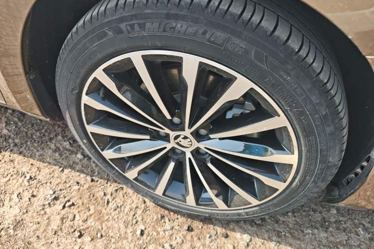 Used Skoda Superb 2018 TSI330 DSG Comfort Edition China V Standard Right Front Wheel Hub
