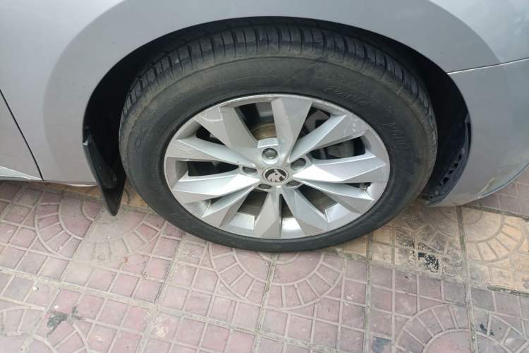 Used Skoda Superb 2018 TSI330 DSG Comfort Edition China V Standard Right Front Wheel Hub