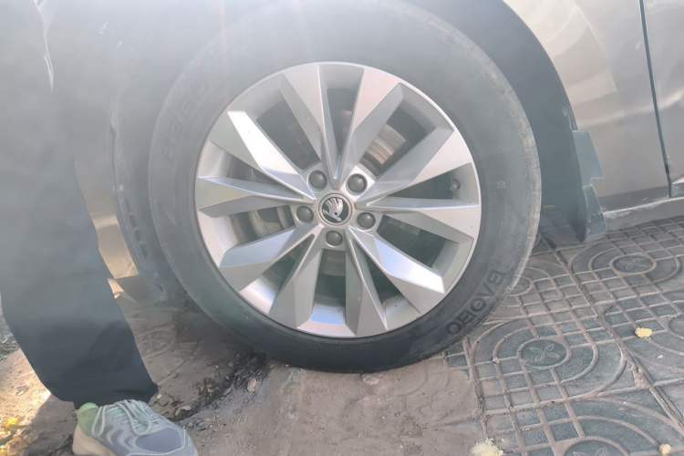 Used Skoda Superb 2018 TSI280 DSG Comfort Edition China V Standard Right Front Wheel Hub