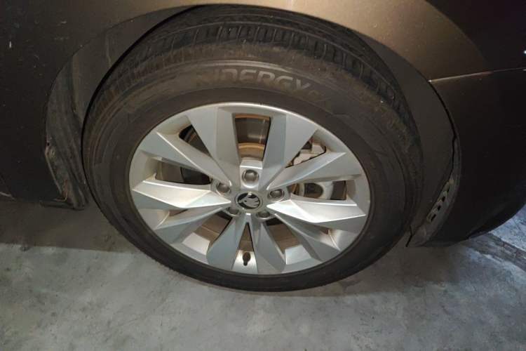 Used Skoda Superb 2018 TSI280 DSG Comfort Edition China V Standard Right Front Wheel Hub