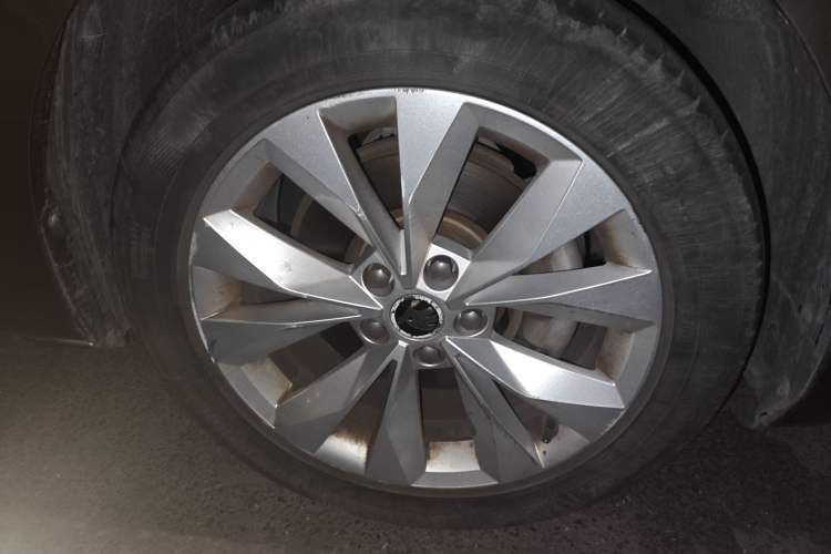 Used Skoda Superb 2018 TSI330 DSG Comfort Edition China V Standard Right Front Wheel Hub