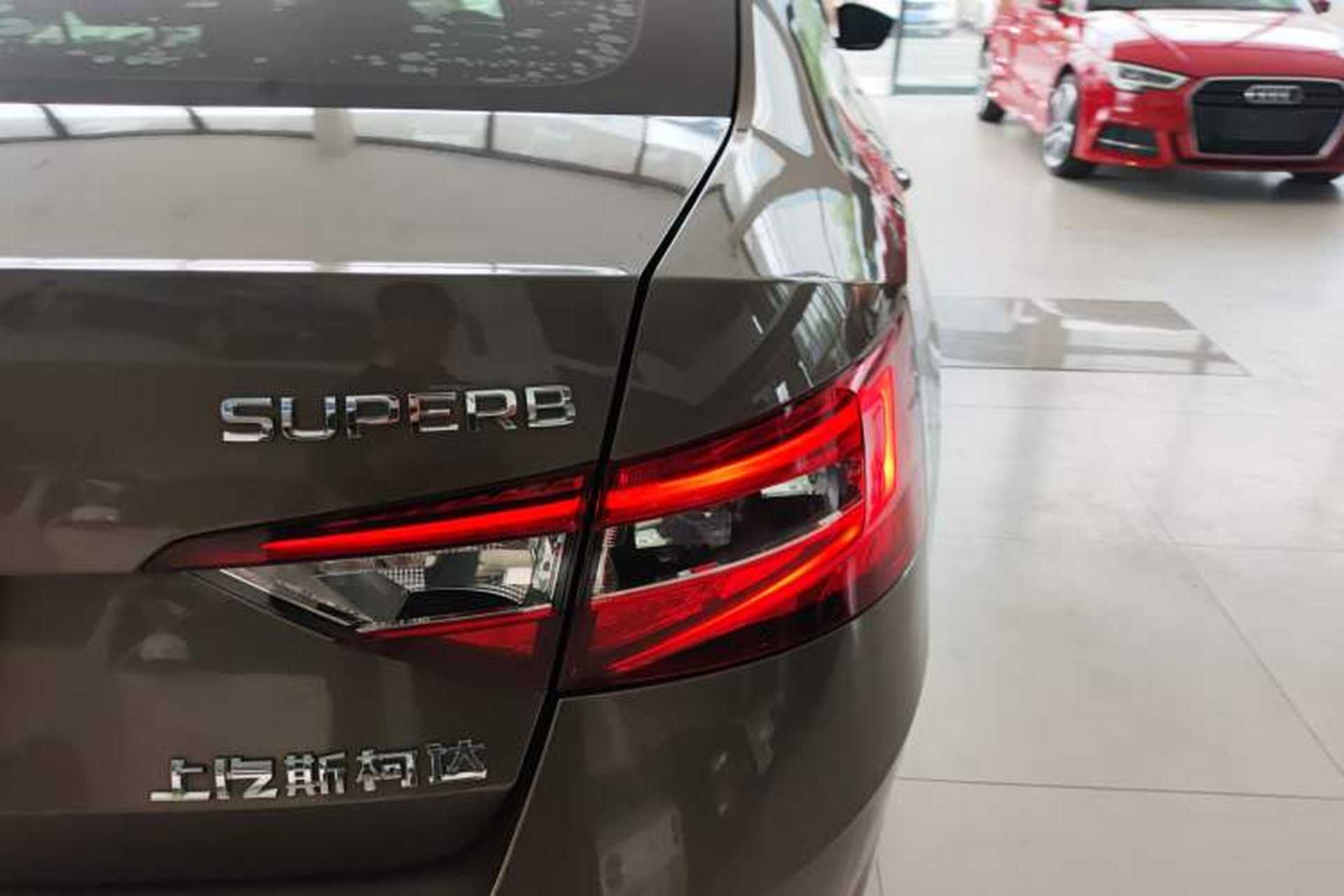 Used Skoda Superb 2018 TSI330 DSG Comfort Edition China VI Standard Right Rear Taillight